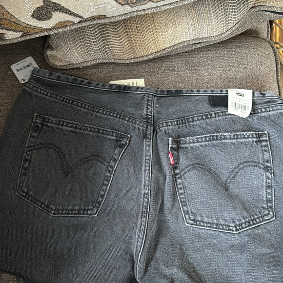 Black Levi 501 denim shorts, interesting waist band detail - Picture 2 of 2